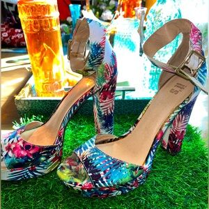 Womens Floral Pattern Square Toe Platform Heels Size 8 EUC